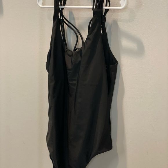 SHEIN one-piece bathing suit - Picture 2 of 3